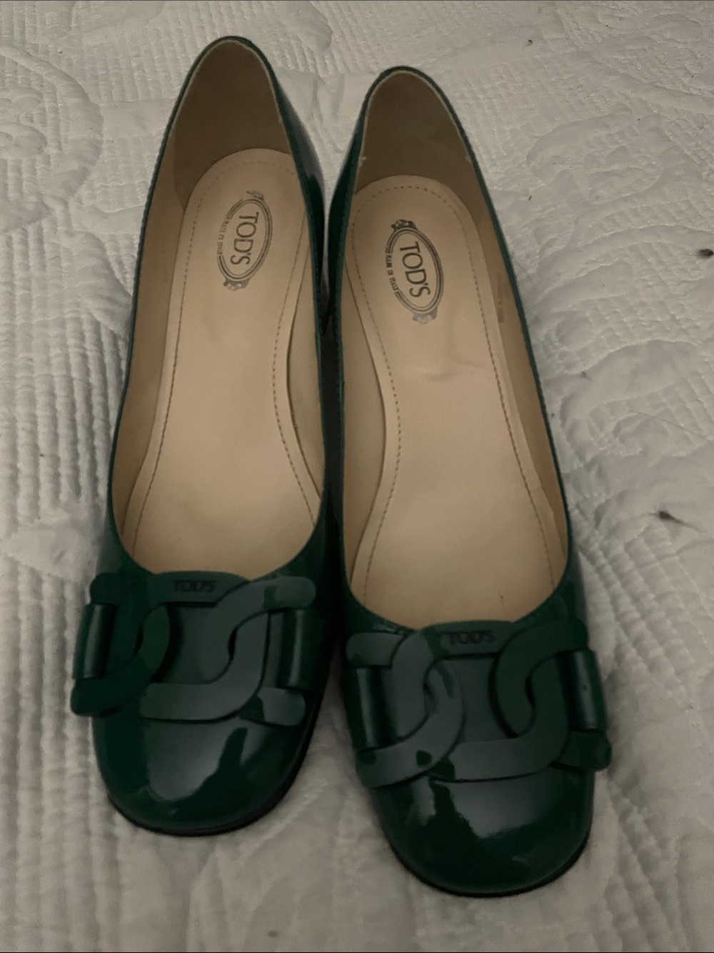 TOD'S Kelly Green Patent Leather Link-Accent low heels. In beautiful condition